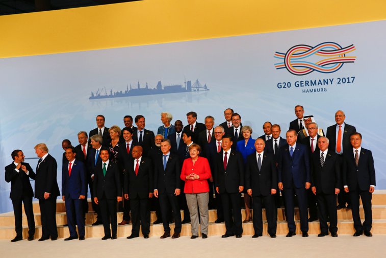 Imaginea articolului Summitul G20 | Discuţii ”dificile” la nivel mondial în cea de-a doua zi de negocieri, în timp ce protestele din Hamburg se intensifică / A fost stabilit în mare planul comunicatului final al summitului VIDEO LIVE