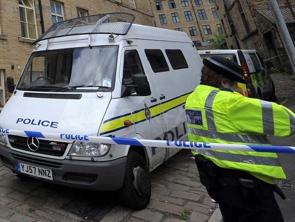 Imaginea articolului ALERTĂ în Marea Britanie: Un bărbat înarmat cu un cuţit, imobilizat de poliţie într-o gară din Birmingham