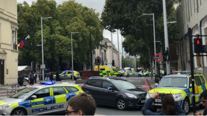 Imaginea articolului Mai multe persoane au fost rănite, după ce o maşină a intrat într-o zonă pietonală, în Londra
