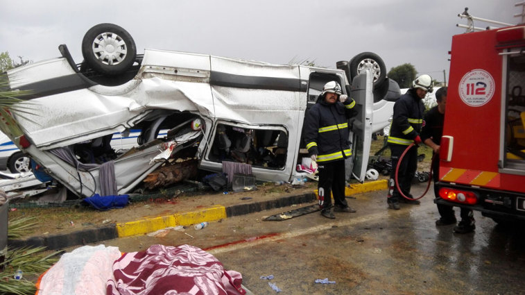 Imaginea articolului Cel puţin trei morţi şi 10 răniţi, după răsturnarea unui autobuz cu turişti, în Turcia