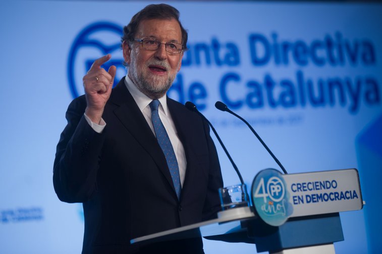 Imaginea articolului Premierul Spaniei, Mariano Rajoy, anunţă că s-ar putea folosi de Constituţie pentru a bloca independenţa catalană