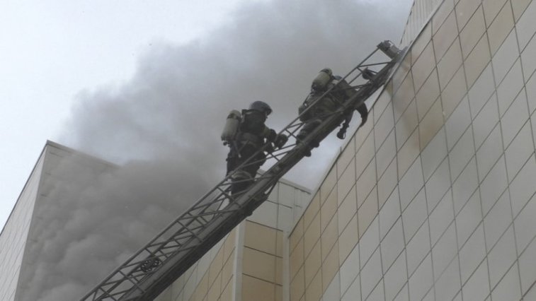 Imaginea articolului Proprietara centrului comercial din Kemerovo, unde 64 de persoane au murit în urma unui incendiu, a fost arestată