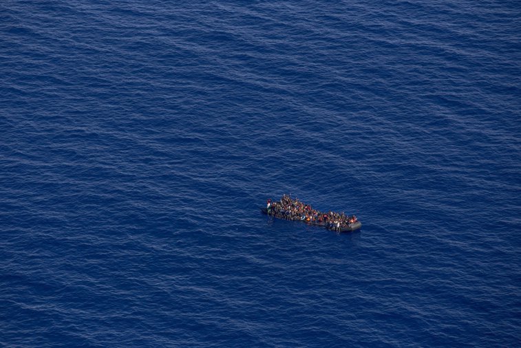 Imaginea articolului Cel puţin 11 imigranţi au murit după ce ambarcaţiunea în care se aflau s-a scufundat în Marea Mediterană