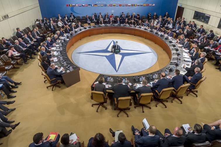 Imaginea articolului Mike Pompeo cere statelor membre NATO să-şi respecte angajamentele privind cheltuielile militare