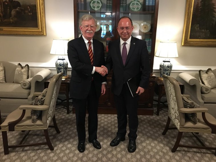 Imaginea articolului Consilierul prezidenţial Bogdan Aurescu a avut o întrevedere la Casa Albă cu John Bolton, consilier pentru Securitate Naţională al preşedintelui SUA