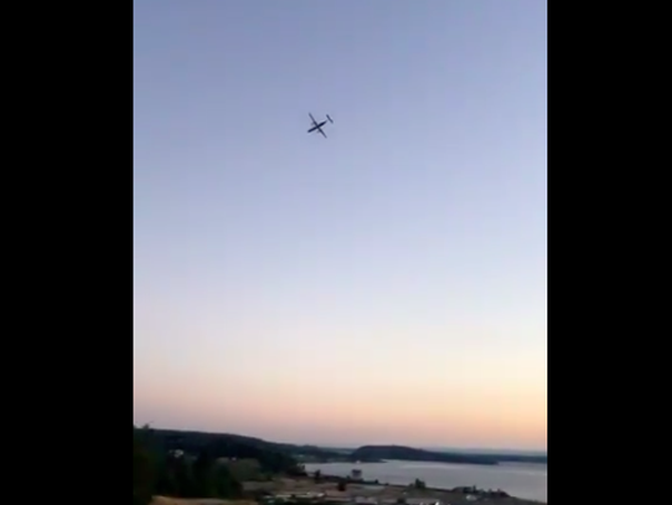 Imaginea articolului Incident ŞOCANT: Un mecanic de avion a furat o aeronavă de pasageri şi s-a prăbuşit cu ea după ce a făcut o cascadorie în aer | VIDEO