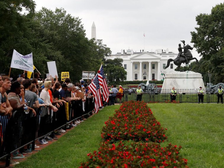 Imaginea articolului Naţionaliştii albi au fost confruntaţi de contraprotestatari la protestul din Washington
