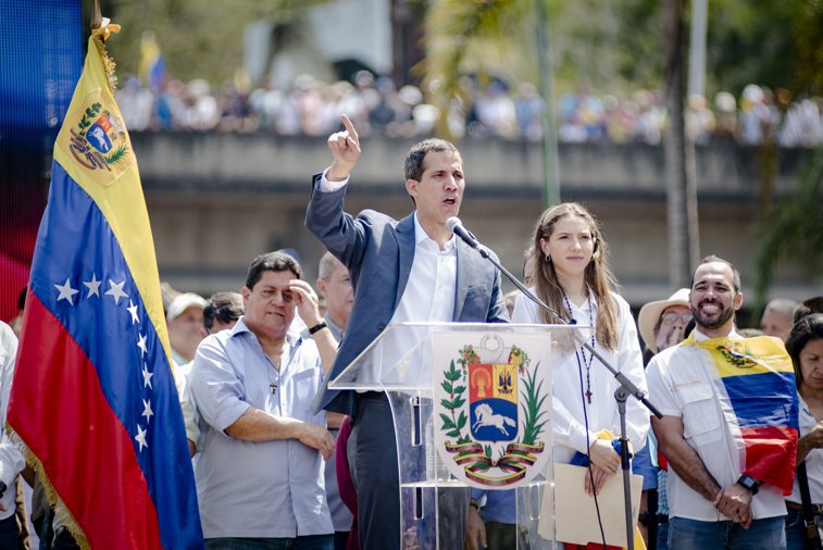 Imaginea articolului Noi proteste în Venezuela: Liderul opoziţiei Juan Guaido conduce manifestaţiile