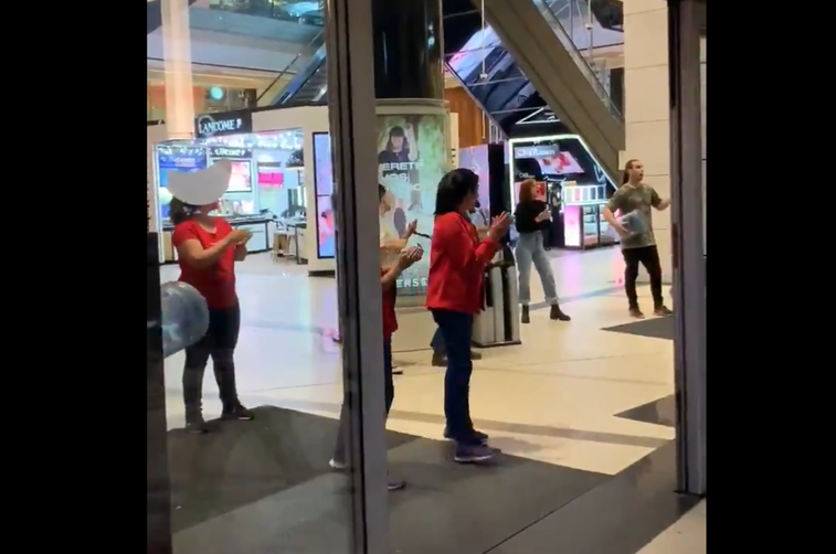 Imaginea articolului VIDEO. Oameni alungaţi din mall de angajaţii centrului comercial, care au făcut un zgomot infernal