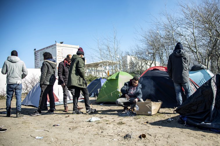 Imaginea articolului Situaţie disperată pentru migranţii din Calais. Criza Covid-19, o adevărată catastrofă: „Ne este frică de virus, dar nu avem ce face”