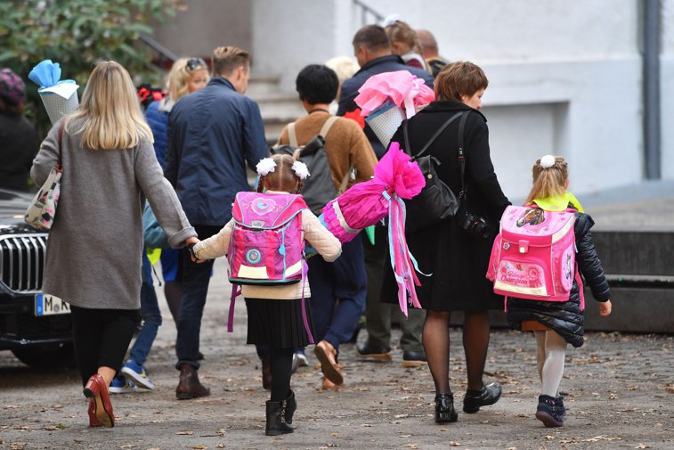 Imaginea articolului O ţară europeană ar putea redeschide curând şcolile. Experţii recomandă ca elevii din ciclul primar să fie primii întorşi în clase 