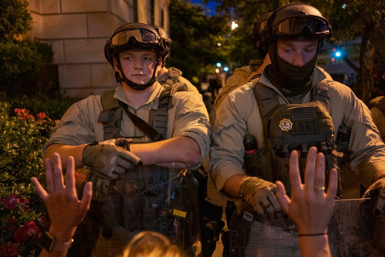 Imaginea articolului Ein, zwei, bye, Polizei! Oraşul Minneapolis ar putea desfiinţa departamentul de poliţie 