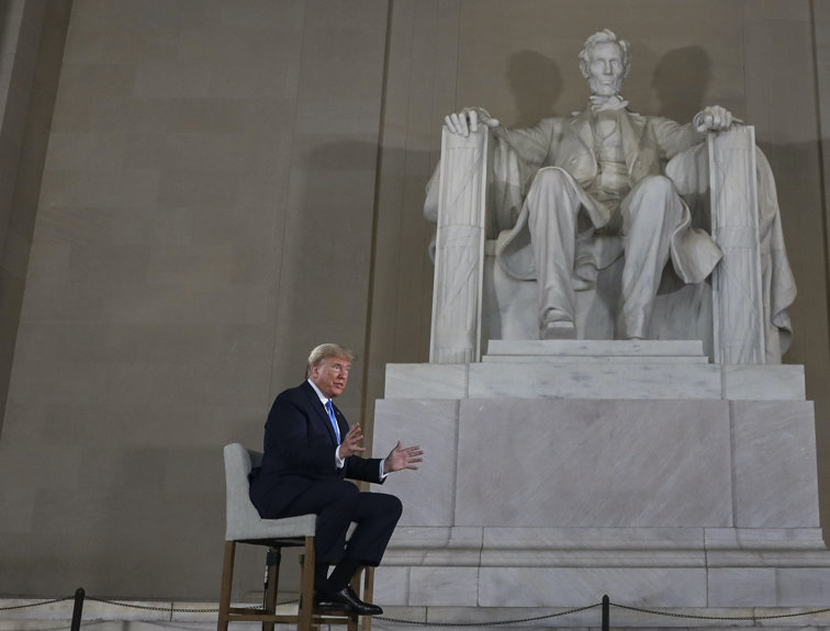 Imaginea articolului Trump şochează din nou: “Am făcut mai mult decât Lincoln pentru comunitatea de culoare. Rezultatele lui Lincoln sunt discutabile”
