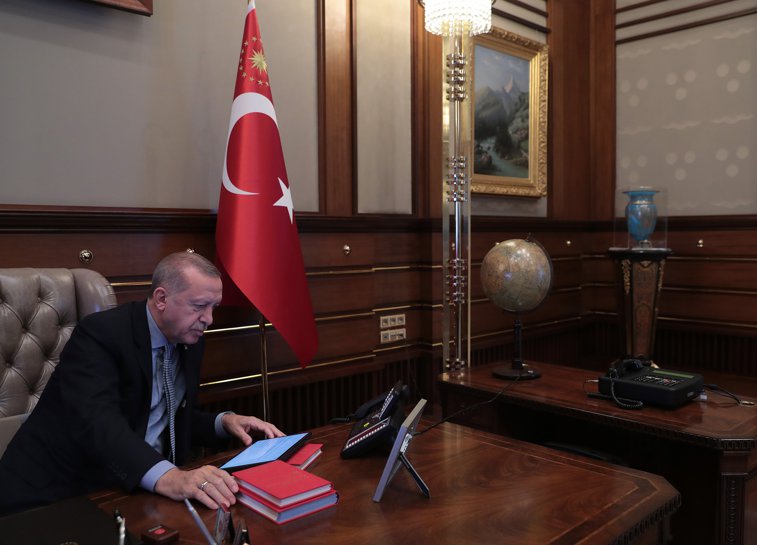 Imaginea articolului Facebook şi Twitter, un teren periculos? Turcia pregăteşte o lege care le-ar putea bloca. Erdogan: “Aceste platforme nu fac bine ţării”