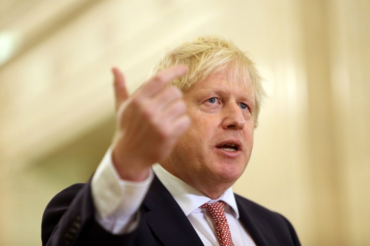 Imaginea articolului Boris Johnson îi sfătuieşte pe englezi să slăbească pentru a nu avea complicaţii în lupta cu virusul