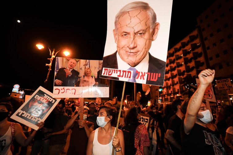 Imaginea articolului 10.000 de protestari israelieni îi cer demisia lui Netanyahu. Îl numesc "Ministrul crimei”  VIDEO
