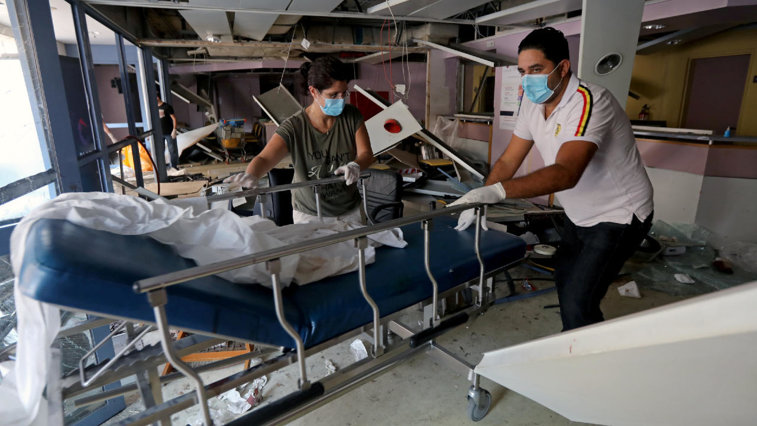 Imaginea articolului Pereţii unui centru medical din apropierea portului Beirut se prăbuşesc peste personal şi pacienţi
