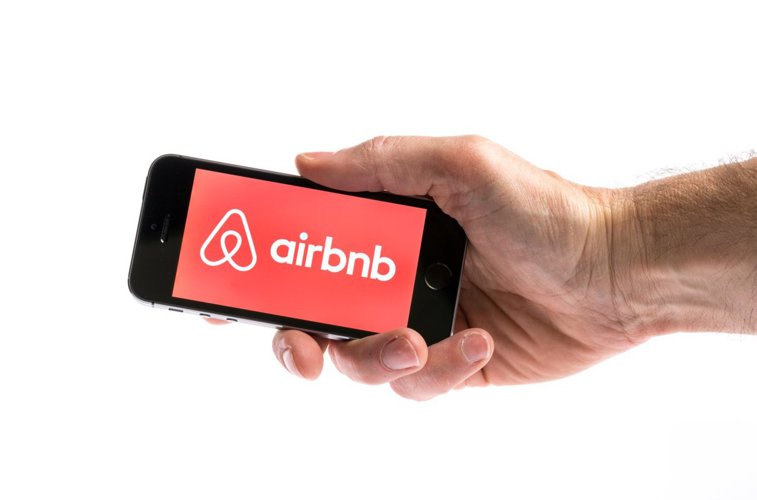 Imaginea articolului Premieră: Airbnb îşi dă în judecată un client pentru că a organizat o petrecere ilegală, soldată cu moartea a trei persoane
