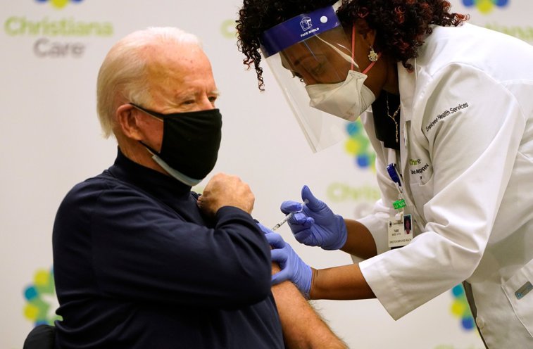Imaginea articolului VIDEO Preşedintele-ales al SUA s-a vaccinat în direct la TV. Joe Biden a primit prima doză de ser 