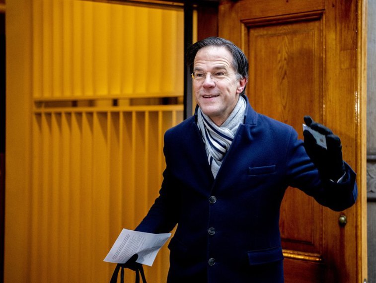 Imaginea articolului Guvernul Olandei a demisionat în urma scandalului alocaţiilor