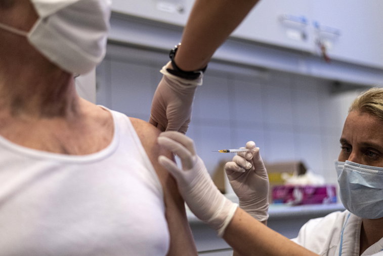 Imaginea articolului Planul de vaccinare al Braziliei: Imunizează un oraş întreg pentru a vedea efectele