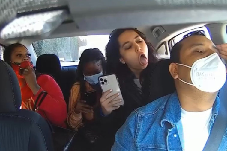 Imaginea articolului VIDEO Şofer de Uber, hărţuit de două femei care refuzau să poarte masca. Urmările gesturilor care sfidează restricţiile COVID şi bunul simţ