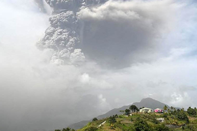 Imaginea articolului VIDEO Erupţie vulcanică în Caraibe, după zeci de ani de inactivitate