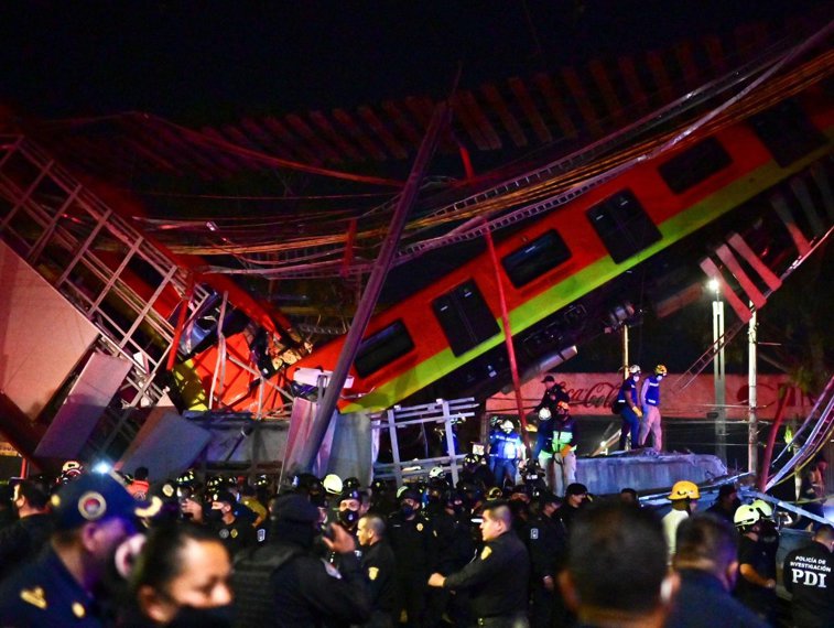 Imaginea articolului Tragedie în Ciudad de México. Cel puţin 19 morţi şi peste 70 răniţi după ce un tren de metrou s-a prăbuşit în gol FOTO VIDEO