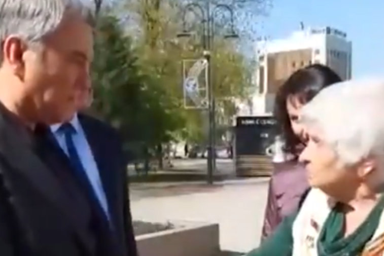 Imaginea articolului VIDEO Şeful Dumei de stat din Rusia, certat pe stradă de o bătrână