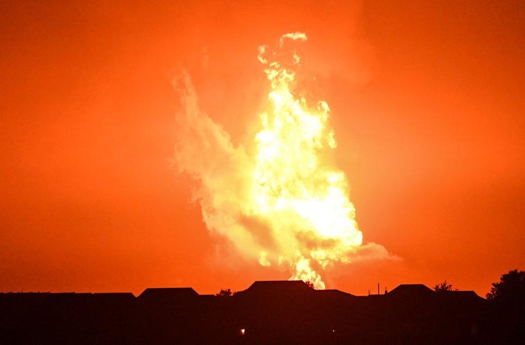 Imaginea articolului Explozie în larg la Marea Caspică. Autorităţile confirmă existenţa unui incendiu produs la una dintre platformele petroliere