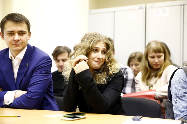 Imaginea articolului „Cazul sanitar”. O membră a Pussy Riot, condamnată la un an de restricţionare a libertăţii pentru promovarea unui protest împotriva arestării lui Navalnîi