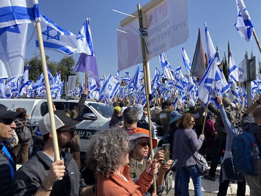 Imaginea articolului VIDEO Zeci de mii de oameni ies în stradă în Israel, se opun propunerii de revizuire a sistemului judiciar
