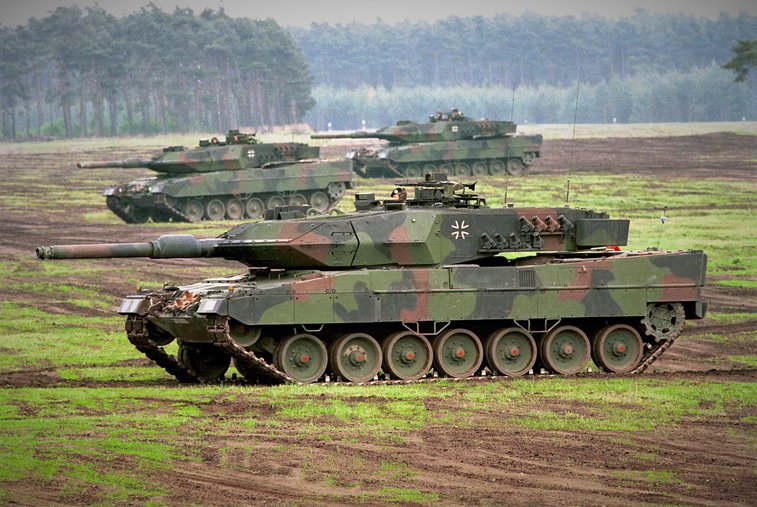 Imaginea articolului Tancurile Leopard sunt ca un Mercedes, spune un soldat ucrainean care se antrenează în Germania