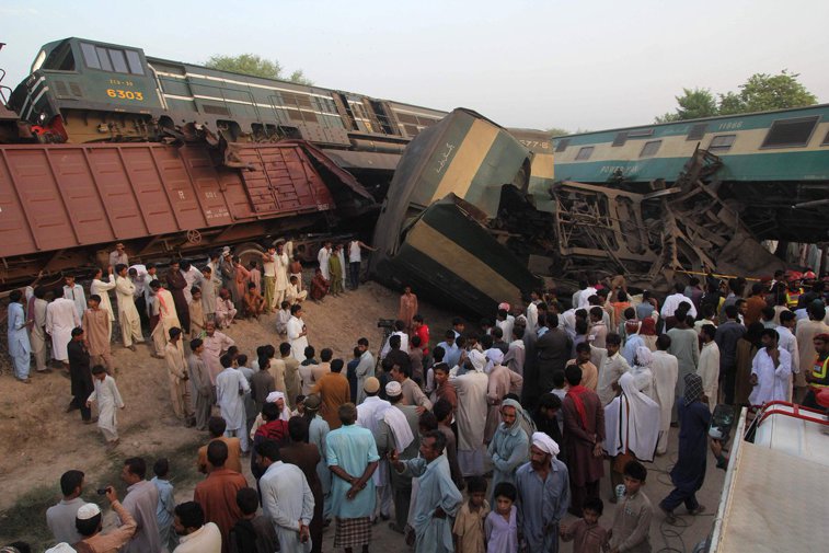 Imaginea articolului Bilanţul accidentului feroviar din Pakistan a ajuns la 30 de morţi