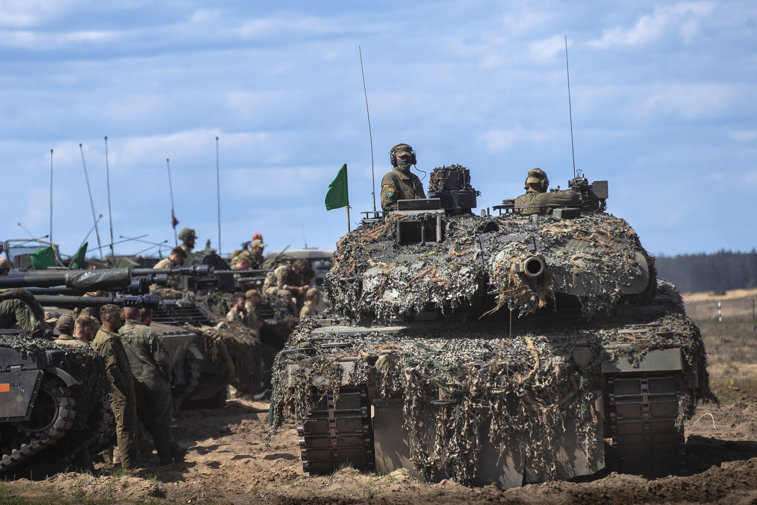Imaginea articolului Liderii baltici: Statele NATO trebuie să se întoarcă la armată obligatorie şi trebuie să existe o taxă specială pentru finanţarea achiziţiilor militare