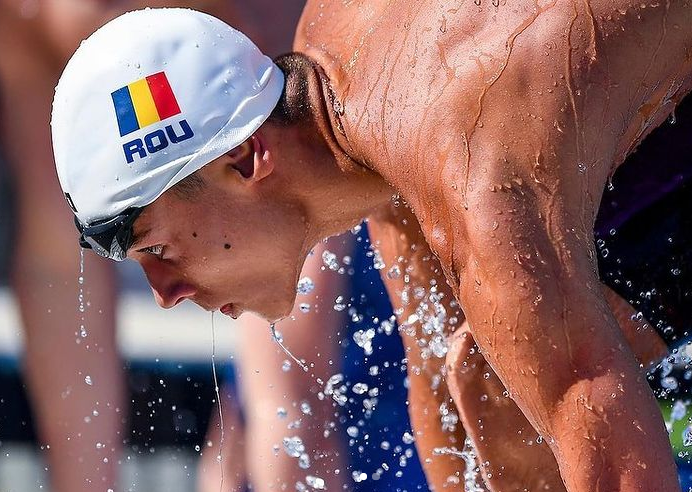 Imaginea articolului COMENTARIU Sorin Avram: Presă română, prinsă pe picior greşit de dublul campion mondial la înot, David Popovici