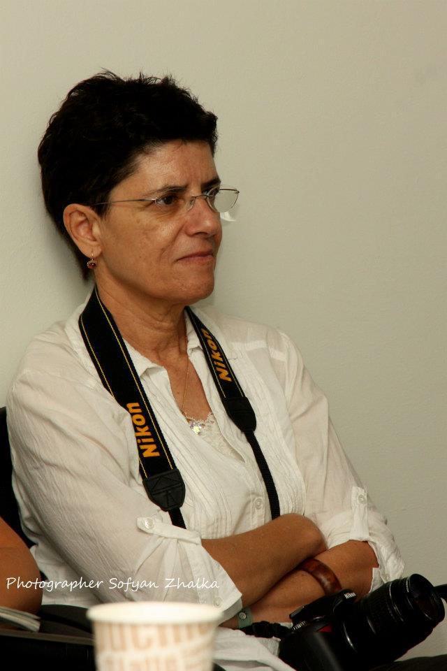 Imaginea articolului COMENTARIU Lelia Munteanu: Anat Saragusti, prima femeie fotoreporter de război din Israel: "Nu vedem atrocităţile, molozurile, distrugerea şi criza umanitară"