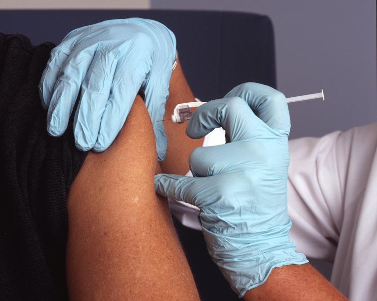 Imaginea articolului În curând, numărul de noi infectări cu Covid-19 îl va depăşi pe cel al noilor vaccinaţi