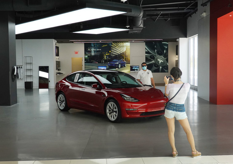 Imaginea articolului Primul showroom Tesla din România