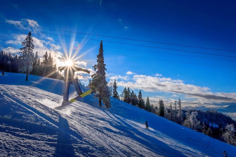 Imaginea articolului Unde se poate schia în weekendul acesta. Starea pârtiilor din principalele staţiuni