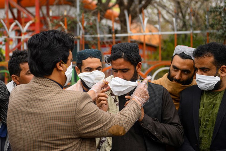 Imaginea articolului Iranul anunţă 34 de morţi din cauza coronavirusului. Rugăciunile de vineri anulate în 23 de provincii
