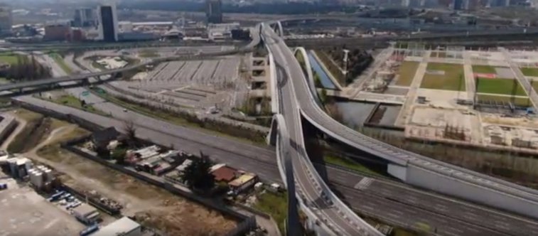 Imaginea articolului VIDEO | Ce vrăji mai face coronavirusul: au dispărut maşinile din Milano / Ce condiţii trebuie îndeplinite pentru a putea folosi autoturismul