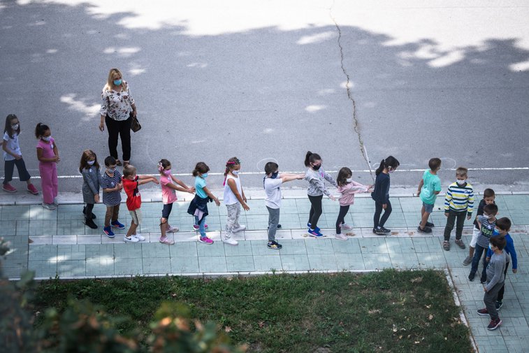 Imaginea articolului Cum a început şcoala în mai multe ţări europene? Măsurile luate de guverne