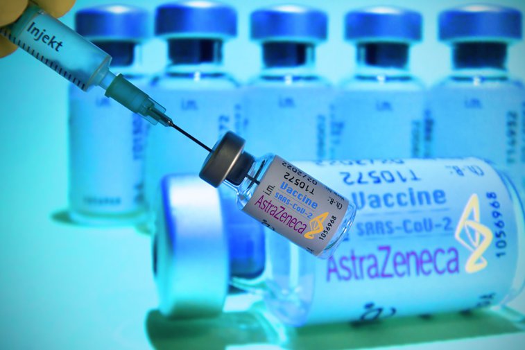 Imaginea articolului Vaccinul Oxford-AstraZeneca împotriva COVID-19 a fost aprobat în Marea Britanie