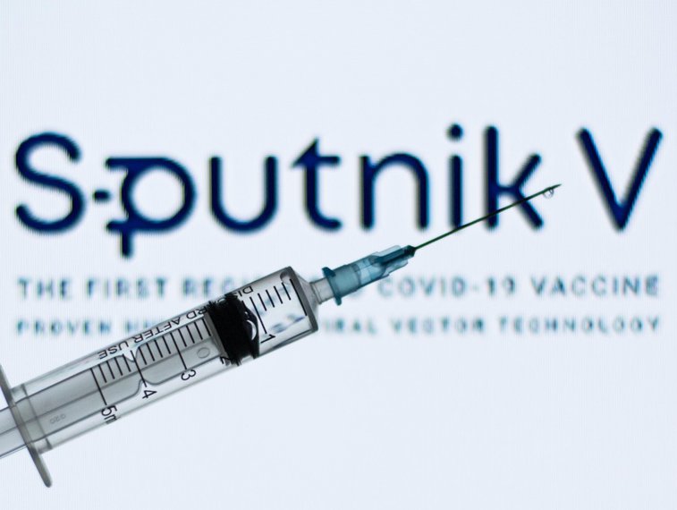 Imaginea articolului Vaccinul Sputnik V: Succes ştiinţific, dar marketing prost? Propagandă şi armă geopolitică? ANALIZĂ 