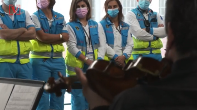 Imaginea articolului Vaccinare pe note muzicale în Madrid. Asistenţii medicali au primit o surpriză de ziua lor