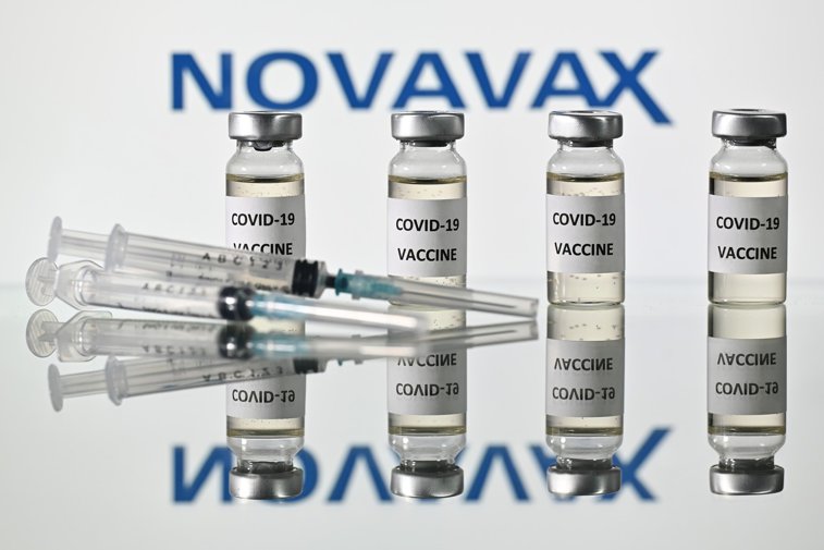 Imaginea articolului Al cincilea vaccin împotriva COVID. Când va veni decizia EMA privind vaccinul Novavax