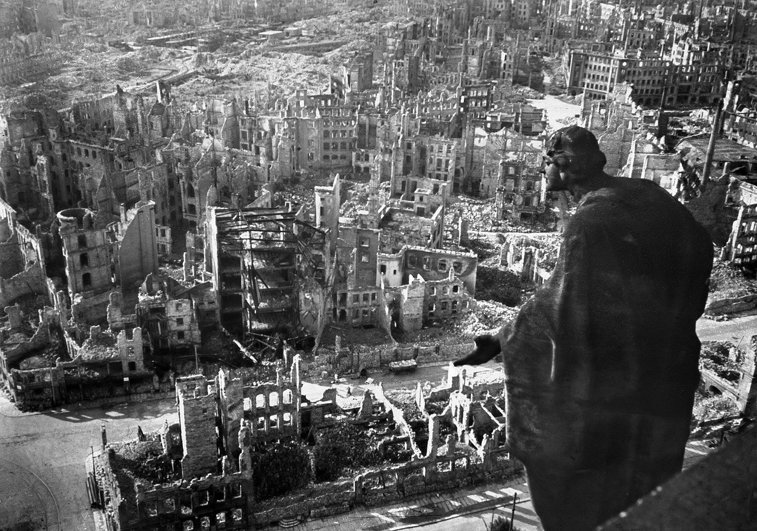 Imaginea articolului Dresda, oraşul dispărut în bombardamentul de la sfârşitul celui de-al Doilea Război Mondial. Acum 76 de ani, bombele aliaţilor ucideau peste 20.000 de oameni