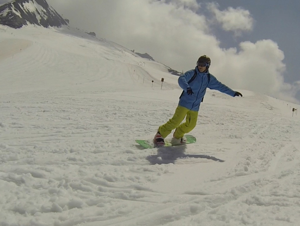 Imaginea articolului Andi Moisescu a aflat secretul tinereţii: snowboardul în plină vară - FOTO