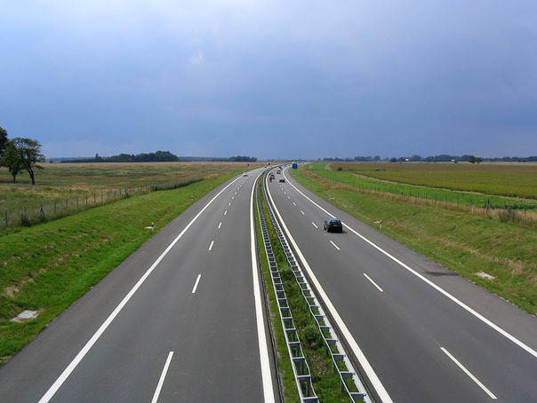Imaginea articolului Cea mai lungă autostradă din Europa. Cum arată şoseaua care leagă Danemarca de Austria, prin Germania - FOTO